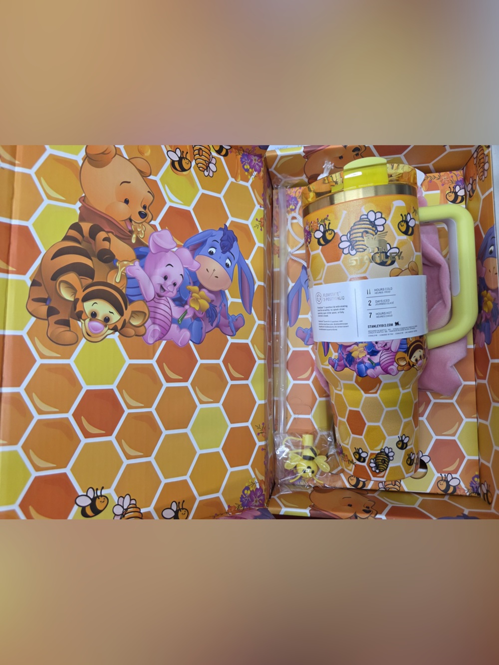 Stanley Winnie the Pooh Bear Honeycombing Yellow Tumbler Bee Straw gift box - Picture 4 of 4